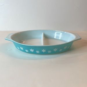 Vintage Pyrex White on Turquoise Snowflake 1 1/2 qt Divided Casserole Dish